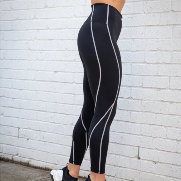 DYI size Medium Erin Oprea Black 7/8 tights with white pop stitch - Picture 7 of 7